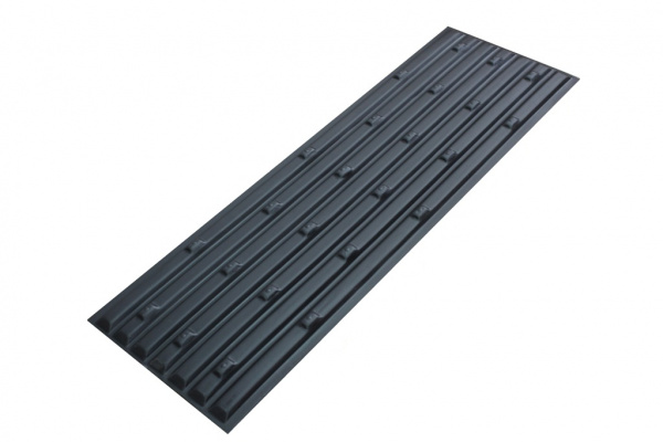 Пластиковое противоскользящее покрытие в прицеп направляющая для лыжи снегохода. (без упак.) 1шт.